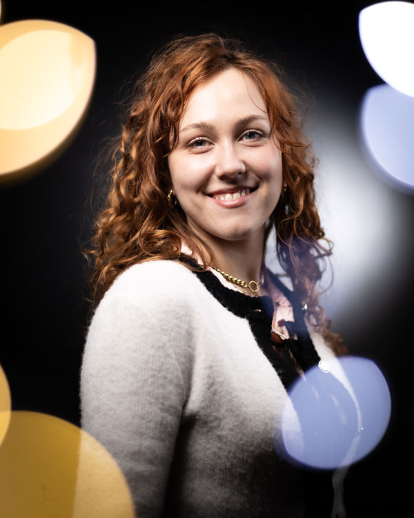 Portraet von der Goldschmiedin Rike