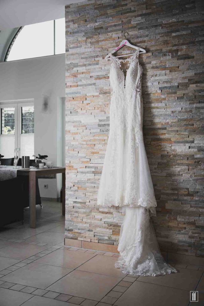 Brautkleid bei der Vorbereitung der Braut